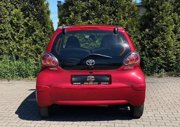 Toyota Aygo cena 14900 przebieg: 149000, rok produkcji 2010 z Jedwabne małe 121